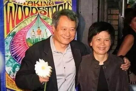 她是大導演背後的悍妻,長相平凡,卻讓三個男人乖乖聽話幾十年,原來她...