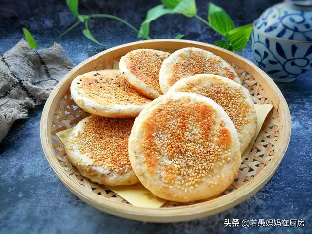 無需烤箱,教你做外酥里軟的芝麻燒餅,涼透也不硬,學會可以開店