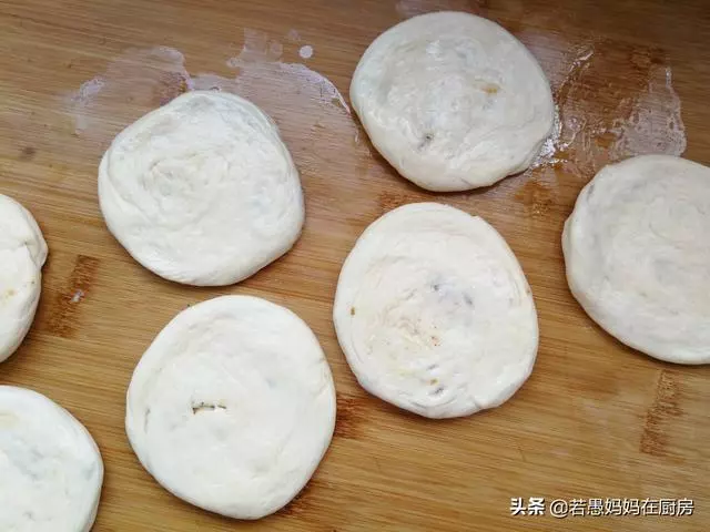 無需烤箱,教你做外酥里軟的芝麻燒餅,涼透也不硬,學會可以開店