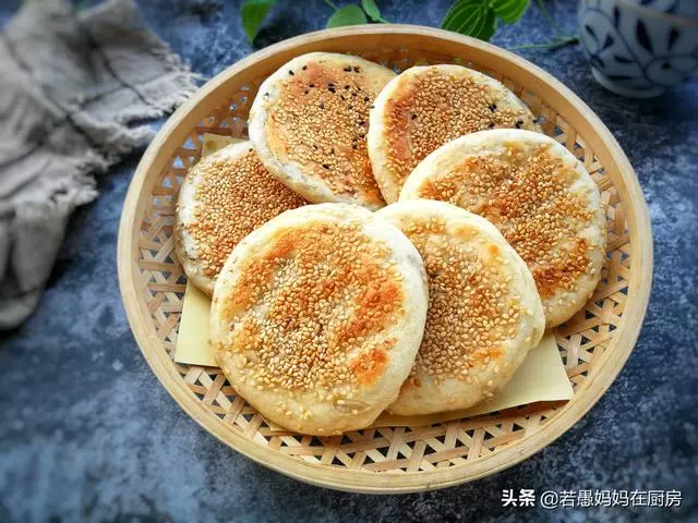 無需烤箱,教你做外酥里軟的芝麻燒餅,涼透也不硬,學會可以開店