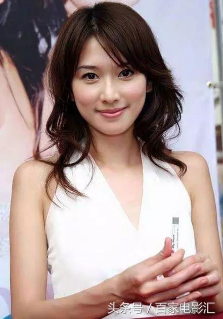 44歲林志玲出席活動近照,腿是怎麼了!,網友:腿合都合不攏,太難看了!