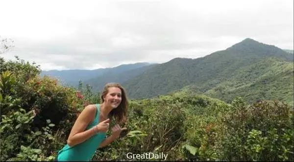 2名女子相約爬山,卻被路人發現只剩骨骸! 後來他在地上撿到一臺相機,竟發現裡面有嚇人的照片...