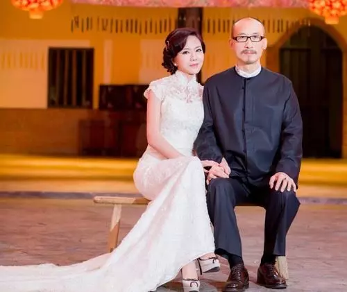 小潘潘哭訴結婚5年:「不是人幹的」!當年風光嫁豪門大亨老公!如今顏面神經失調「像漸凍人」!