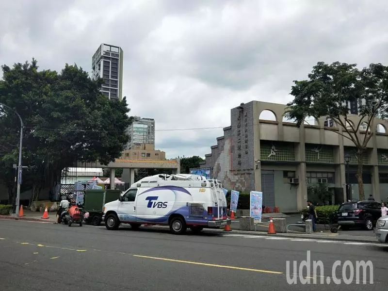 郭台銘受邀出席公益園遊會 不到中午已有人入場占位子 | 政治 | 要聞