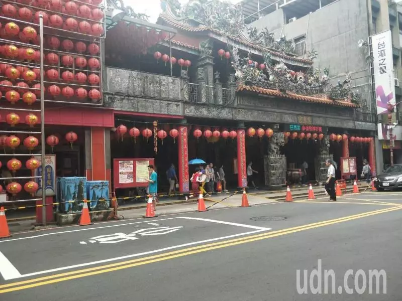 郭台銘受邀出席公益園遊會 不到中午已有人入場占位子 | 政治 | 要聞