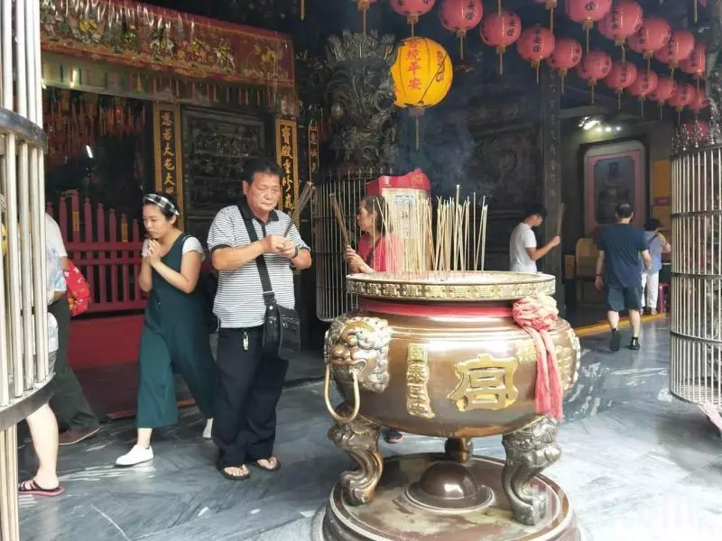 郭台銘受邀出席公益園遊會 不到中午已有人入場占位子 | 政治 | 要聞