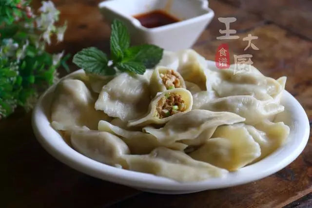 大蔥豬肉水餃,這種方法調的餃子餡,鮮香美味,吃上兩大盤都不夠