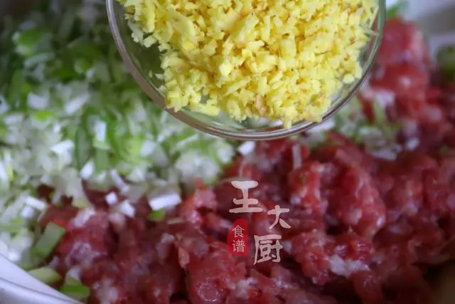 大蔥豬肉水餃,這種方法調的餃子餡,鮮香美味,吃上兩大盤都不夠