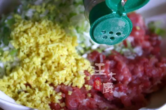 大蔥豬肉水餃,這種方法調的餃子餡,鮮香美味,吃上兩大盤都不夠