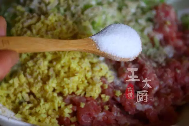大蔥豬肉水餃,這種方法調的餃子餡,鮮香美味,吃上兩大盤都不夠