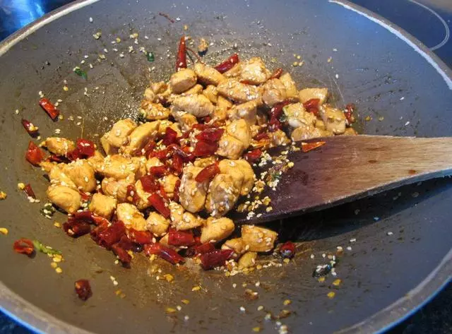辣子雞家常做法,麻辣鮮香,越吃越爽,學會自己在家也能做