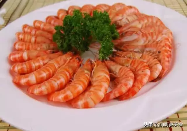 煮蝦時,大多數人都忽略了這一步,難怪蝦肉吃起來腥味重