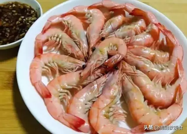 煮蝦時,大多數人都忽略了這一步,難怪蝦肉吃起來腥味重