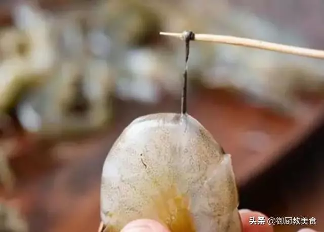 煮蝦時,大多數人都忽略了這一步,難怪蝦肉吃起來腥味重