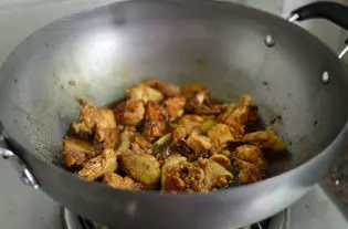 教你自製美味的三杯雞,雞肉加它一起燉,味道鮮極了,健康又營養