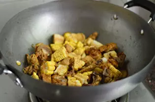 教你自製美味的三杯雞,雞肉加它一起燉,味道鮮極了,健康又營養