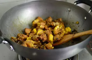 教你自製美味的三杯雞,雞肉加它一起燉,味道鮮極了,健康又營養