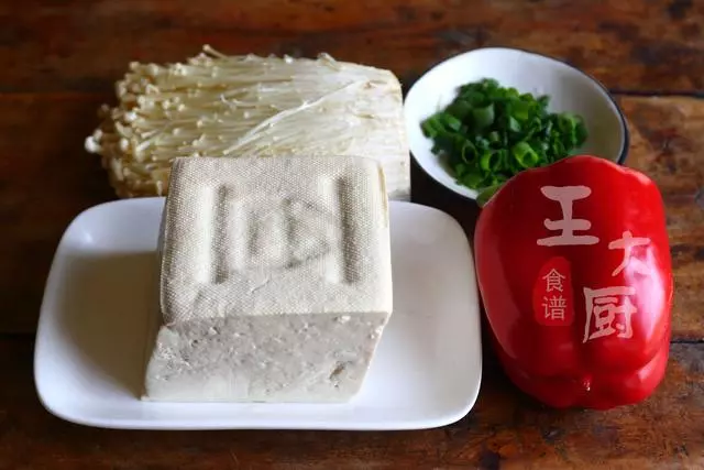 金針菇燜豆腐,好吃好看又解饞,你絕對不能錯過的吃法,太香了