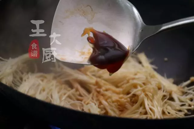 金針菇燜豆腐,好吃好看又解饞,你絕對不能錯過的吃法,太香了