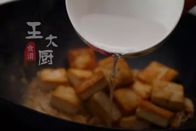 金針菇燜豆腐,好吃好看又解饞,你絕對不能錯過的吃法,太香了