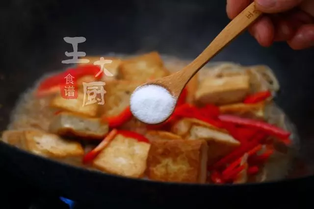 金針菇燜豆腐,好吃好看又解饞,你絕對不能錯過的吃法,太香了