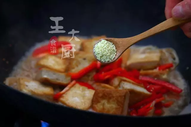 金針菇燜豆腐,好吃好看又解饞,你絕對不能錯過的吃法,太香了