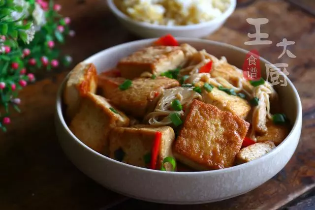 金針菇燜豆腐,好吃好看又解饞,你絕對不能錯過的吃法,太香了