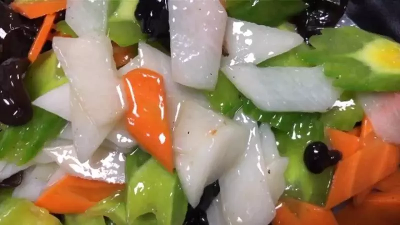 山藥木耳炒苦瓜,小火炒是重點,清香味美清脆爽口,營養搭配均衡