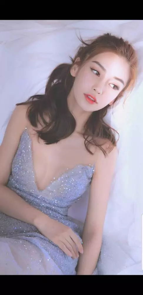 熱巴楊穎趙麗穎被稱是娛樂圈身材最好的女星!熱巴才第二,第一名的她竟然身兼多職,還當起了老闆!