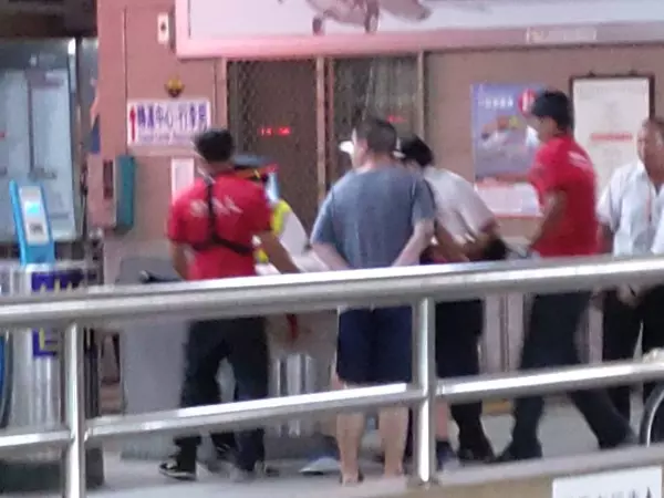 快訊/台鐵嘉義站自強號「車廂砍人」 網友:超恐怖!地板都血 | ETtoday社會 | ETtoday新聞雲
