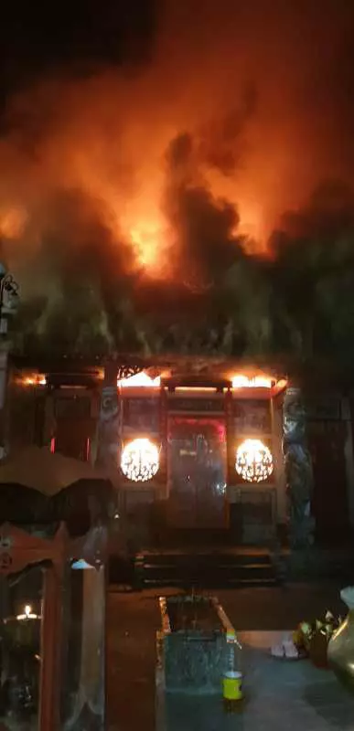 更新:大山腳伯公埕百年老廟失火 所幸半小時內火勢被撲滅(附視頻)