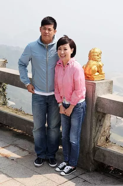 曾志偉前妻,放棄5000萬財產,找小自己12歲男友,現狀太慘!