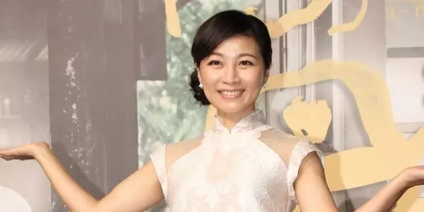 她貌美如花,師從劉文正,騙走王傑的車子房子,如今遭老公劈腿拋棄過著這樣的生活!