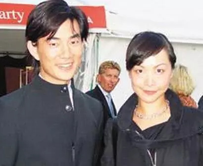 50歲任賢齊「一雙兒女顏值爆表」,但當大家看見他「妻子」時...都震驚了!真的好美好漂亮!