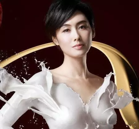 這款「牛奶裝」各女星都搶著試穿,卻只有趙麗穎謝娜穿起來特別美! -