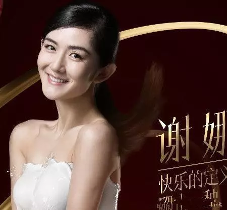 這款「牛奶裝」各女星都搶著試穿,卻只有趙麗穎謝娜穿起來特別美! -