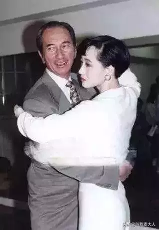 「50年難遇美人」迷倒賭王拒絕成龍 李連杰為她「拋妻棄女」不昔代價!