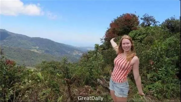 2名女子爬山,卻意外被路人發現只剩骨骸!只是在地上拾到一臺相機,發現裡面竟有驚悚照片...