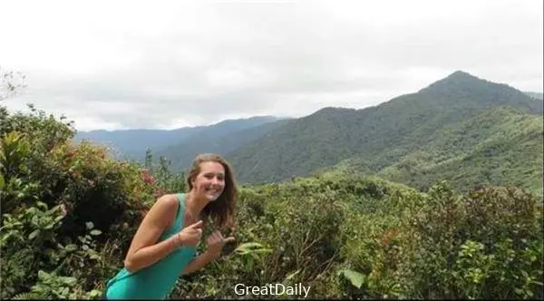 2名女子爬山,卻意外被路人發現只剩骨骸!只是在地上拾到一臺相機,發現裡面竟有驚悚照片...