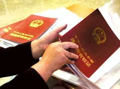 我現在就把房子加上你的名字,咱倆結婚吧;對不起我不稀罕了