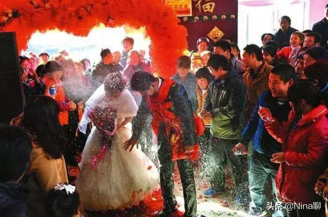 嬸嬸我結婚彩禮為啥都要給你?我養了你兩年多你是白眼狼麼!