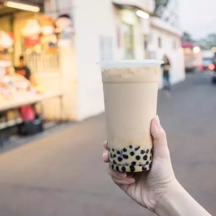 【黑心珍珠出沒⚡️】奶茶店員爆料珍珠都是用『廢棄輪胎+鞋底』製成 ? 網友: 難怪那麼難消化!
