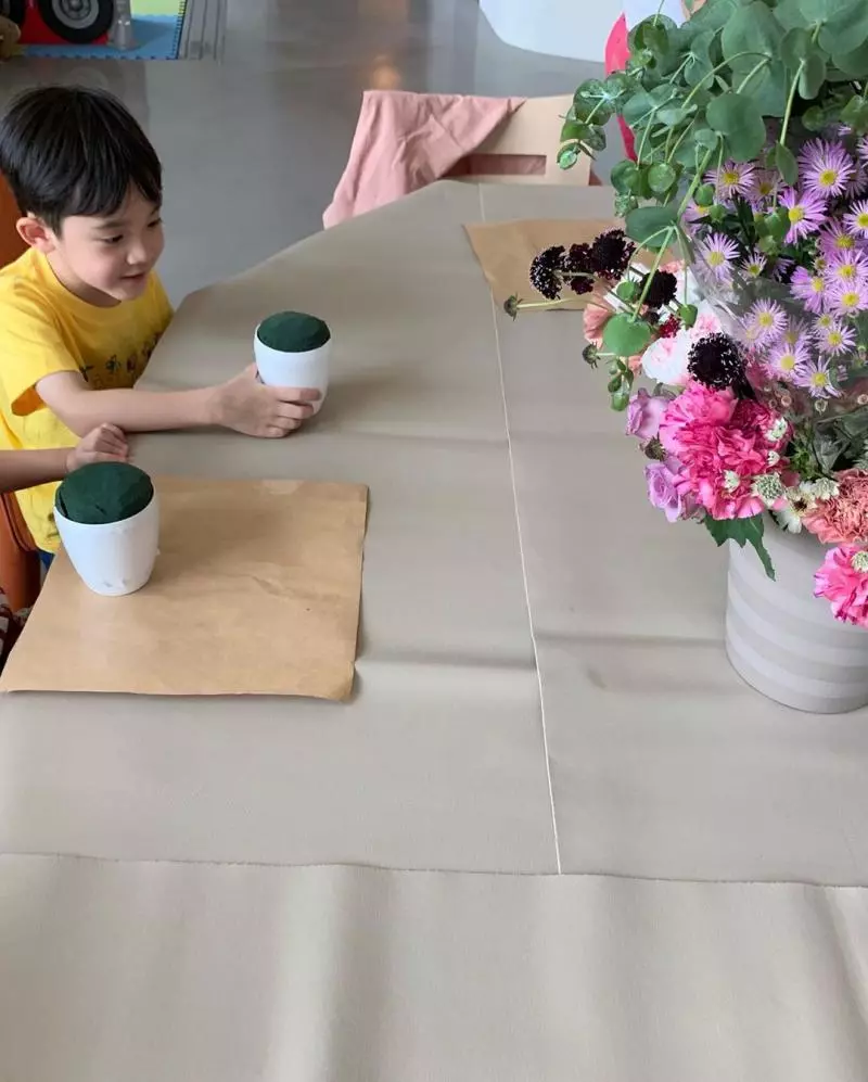 梁靜茹首度曝光「5歲兒超Q正面照」! 神複製媽媽「長睫毛迷人大眼」網融化:長大一定是校草 !