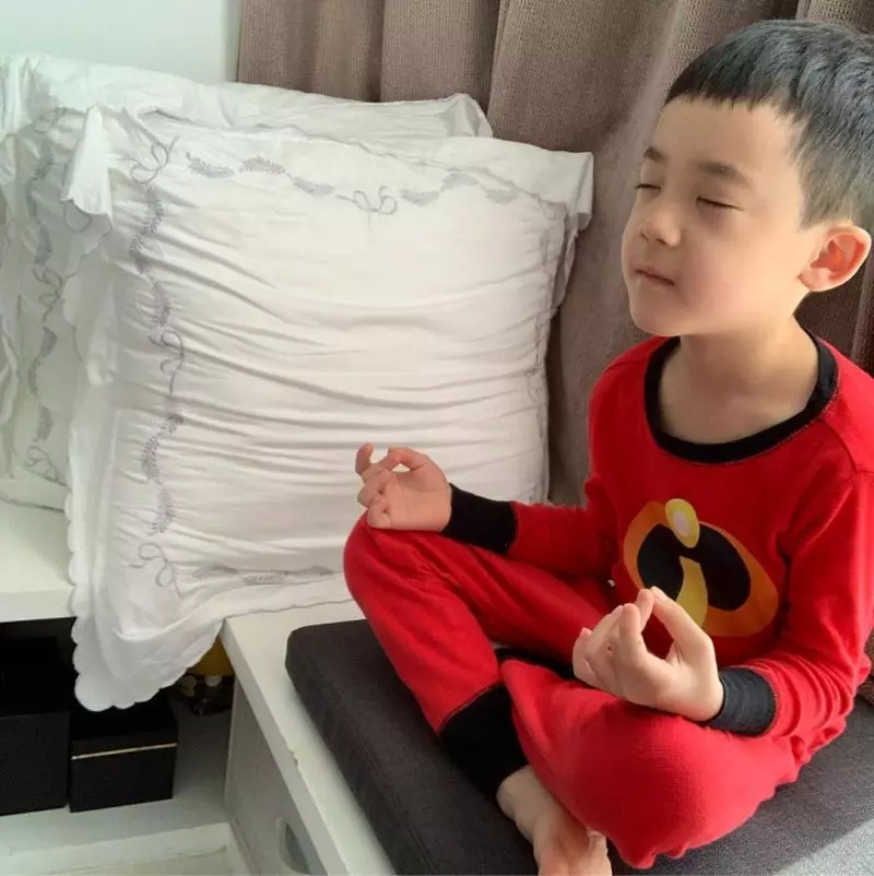 梁靜茹首度曝光「5歲兒超Q正面照」! 神複製媽媽「長睫毛迷人大眼」網融化:長大一定是校草 !