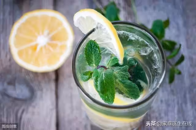 女性喝檸檬水,有利也有弊,一起來看看吧