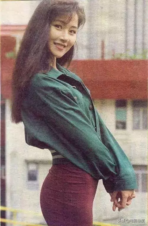 她以一雙42寸的美腿聞名,嫁陳十三19年無子,兩人依舊相敬如賓!