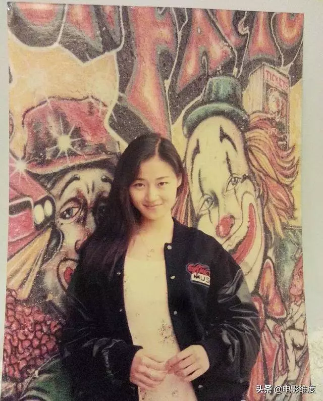 她以一雙42寸的美腿聞名,嫁陳十三19年無子,兩人依舊相敬如賓!