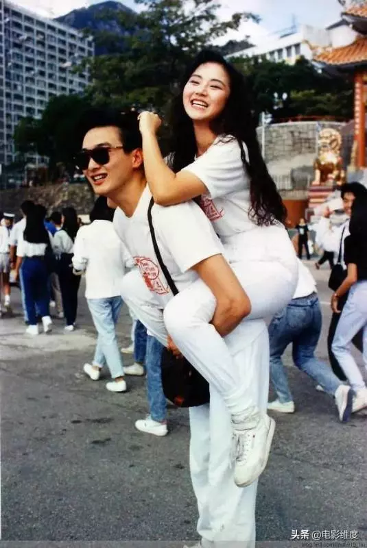 她以一雙42寸的美腿聞名,嫁陳十三19年無子,兩人依舊相敬如賓!