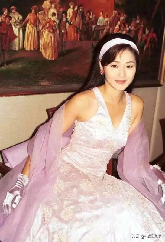 她以一雙42寸的美腿聞名,嫁陳十三19年無子,兩人依舊相敬如賓!