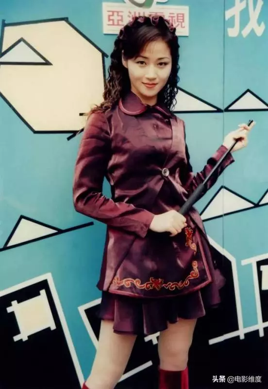 她以一雙42寸的美腿聞名,嫁陳十三19年無子,兩人依舊相敬如賓!